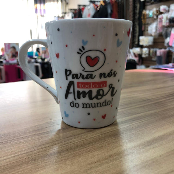 Canecas de porcelana decoradas.